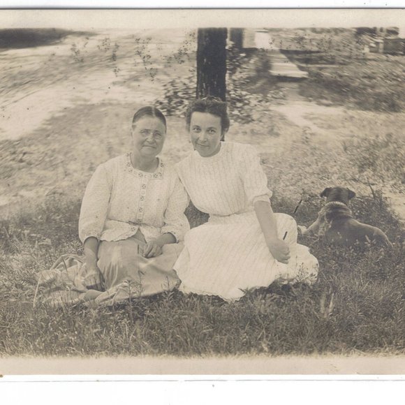 RPPC-2 Women with Dog 6486 - Picture 1 of 1